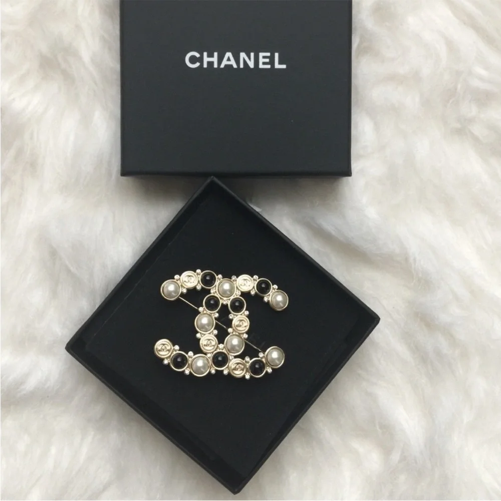 🔥CHANEL Classic CC crystal brooch
